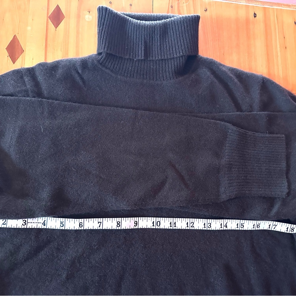 🐻EUC Chocolate Brown 100% Cashmere Turtleneck Sweater, Size Large - Picture 5 of 6